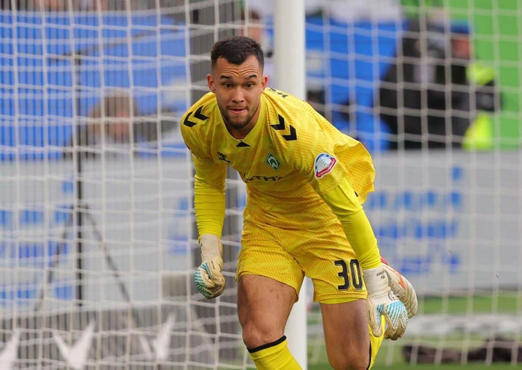 Bezwingt die Offensive von RB Leipzig den Keeper Backhaus (Werder Bremen)? (© dpa picture alliance archive / Alamy Stock Photo) Werder Bremen RB Leipzig Tipp