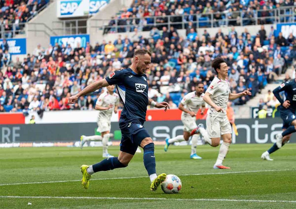 Lässt Hoffenheim (im Bild: Vladimir Coufal) auch in Augsburg Federn? (© Eibner-Pressefoto / Alamy Stock Photo) Augsburg Hoffenheim Tipp