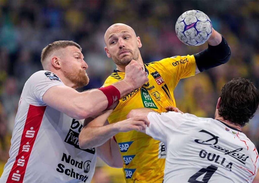 Gelingt den Rhein-Neckar Löwen (im Bild: Lukas Sandell) am 30. Spieltag der Handball Bundesliga der knappe Sieg im Spitzenspiel? (© dpa picture alliance archive / Alamy Stock Photo) Handball Bundesliga 30. Spieltag Wett-Tipps