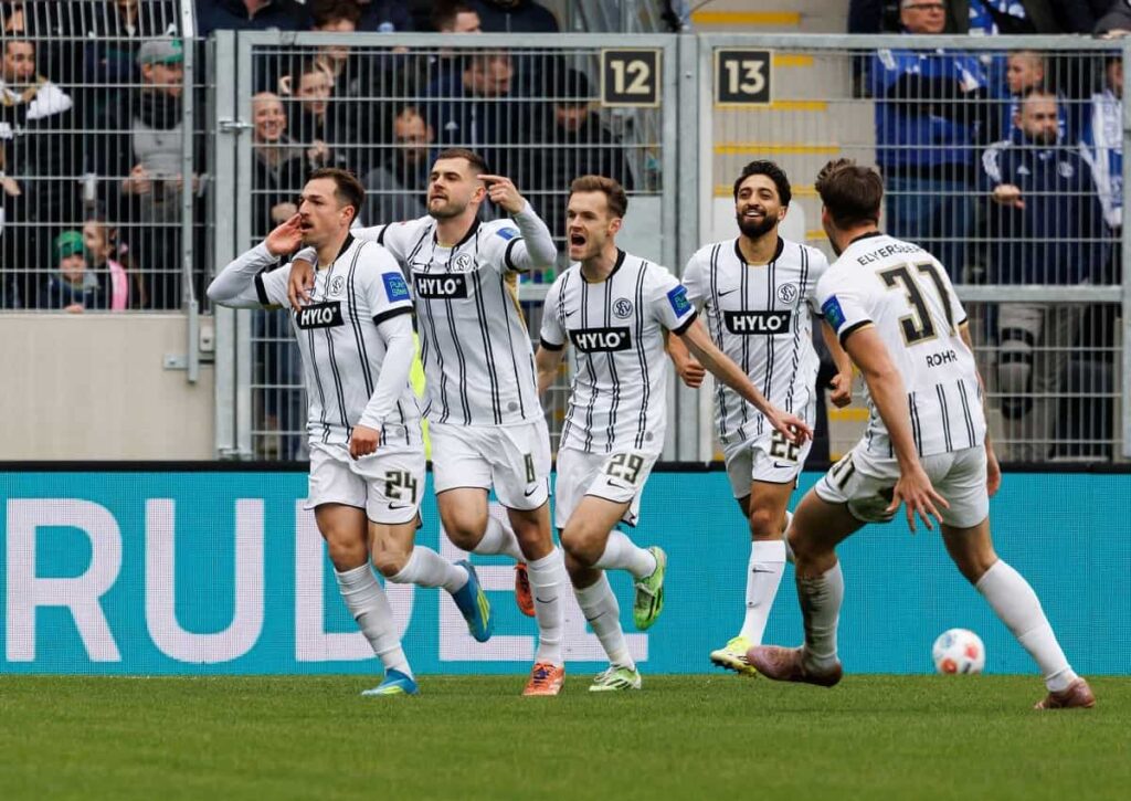 Schickt die SV Elversberg den Karlsruher SC ohne Punkte im Gepäck zurück nach Hause? (© dpa picture alliance / Alamy Stock Photo) Elversberg Karlsruhe Tipp