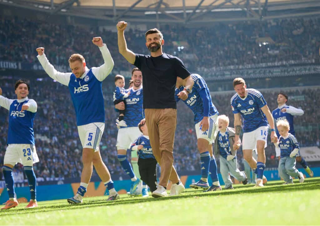 Laut KI darf Schalke auch nach dem Topspiel in Paderborn am 31. Spieltag der 2. Bundesliga von ganz oben grüßen. (© dpa picture alliance / Alamy Live News) Laut KI darf Schalke auch nach dem Topspiel in Paderborn am 31. Spieltag der 2. Bundesliga von ganz oben grüßen.