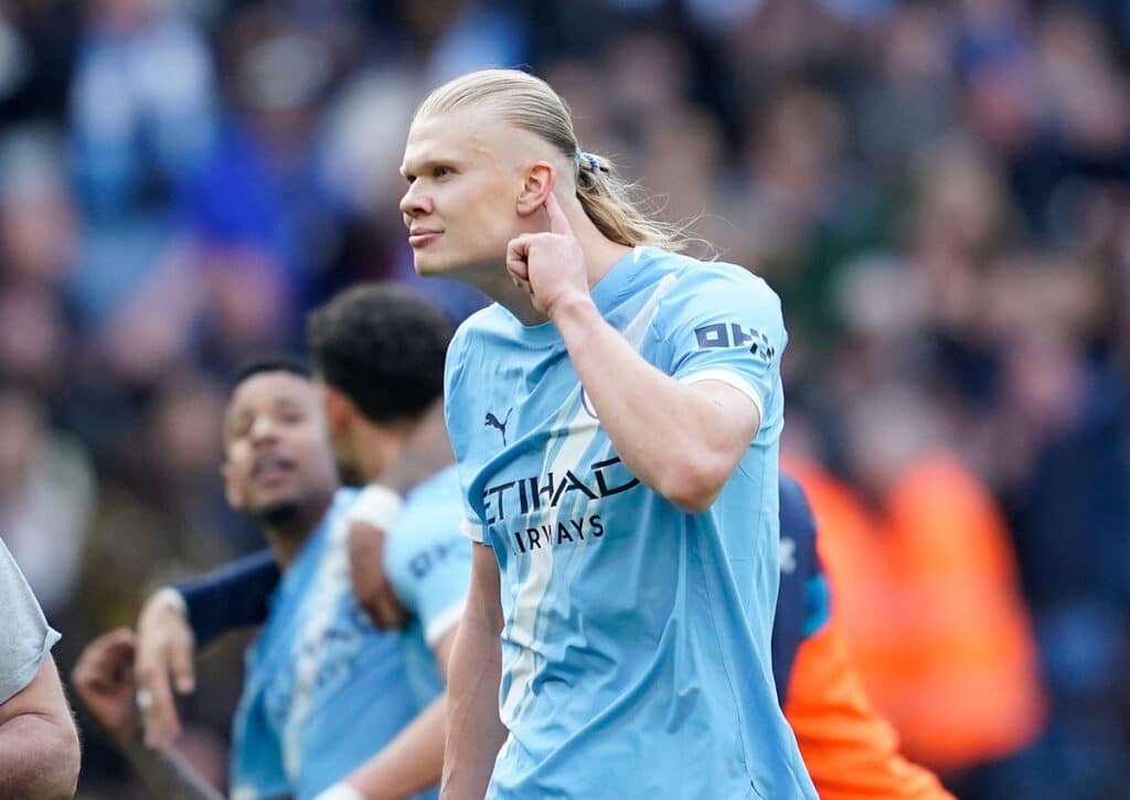 Setzt sich Manchester City (im Bild: Erling Haaland) tatsächlich im Saisonfinish doch noch an die Tabellenspitze? (© Associated Press / Alamy Stock Photo) Burnley vs. Manchester City Tipp