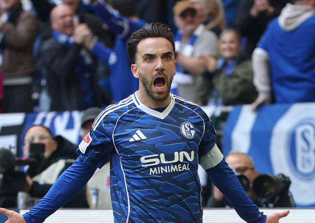 Zwischen Paderborn und Schalke (im Bild: Karaman) wird es spannend! (© dpa picture alliance archive / Alamy Stock Photo) Paderborn Schalke Tipp