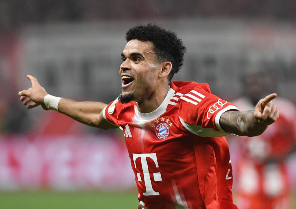 Zeigt der FC Bayern München (im Bild: Luis Diaz) auch Titelverteidiger PSG die Grenzen auf? (© dpa picture alliance archive / Alamy Stock Photo) PSG vs. Bayern Tipp