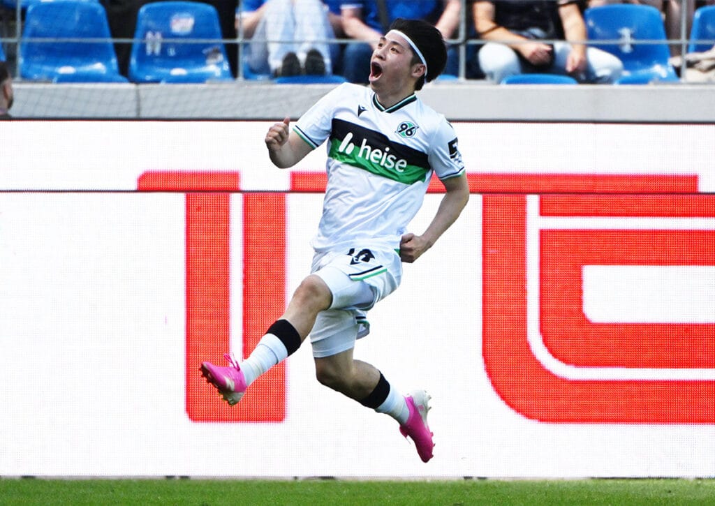 Bringt sich Hannover 96 (im Bild: Daisuke Yokota) für den Aufstieg in Stellung und schießt Münster in die 3. Liga? (© dpa picture alliance / Alamy Live News) Hannover vs. Preußen Münster Tipp