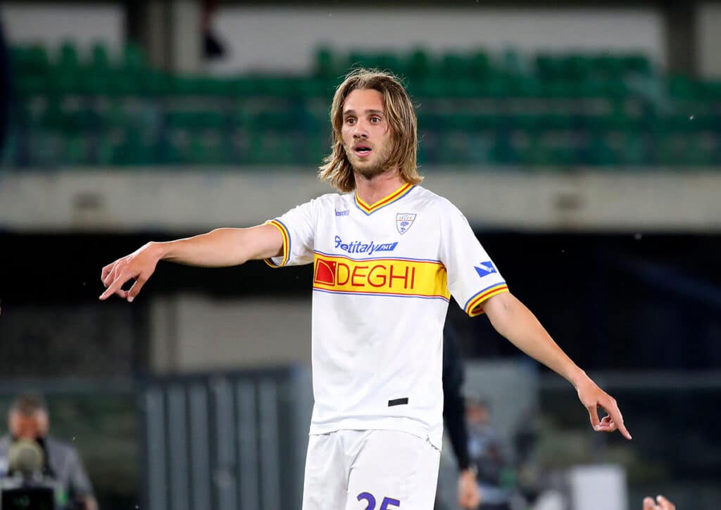 Kann sich Lecce (im Bild: Antonino Gallo) weiter von den Abstiegsrängen distanzieren? (© LaPresse / Alamy Live News) Pisa vs. Lecce Tipp