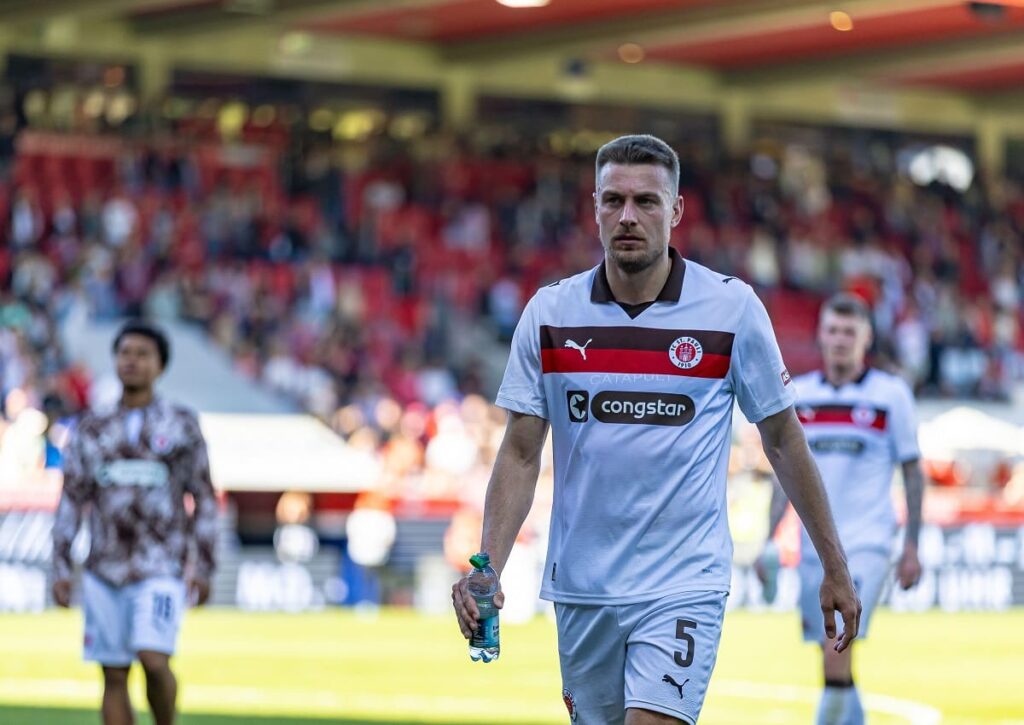 Enttäuscht St. Pauli (im Bild: Hauke Wahl) vor heimischer Kulisse gegen Mainz? (© dpa picture alliance archive / Alamy Stock Photo) St. Pauli Mainz Tipp