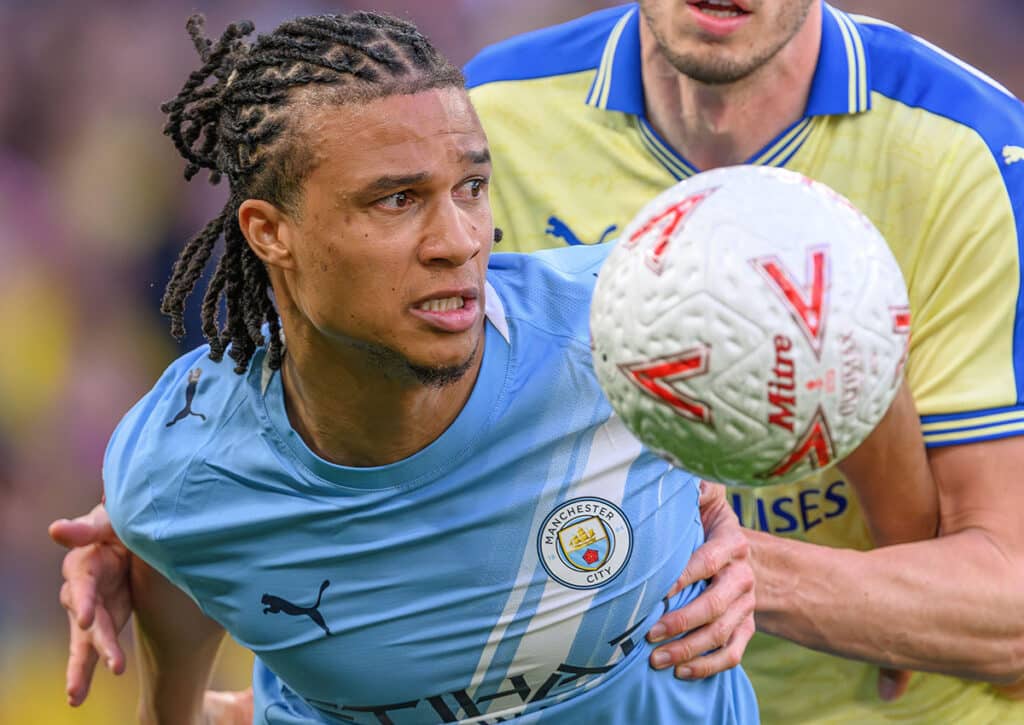Zeigt Manchester City (im Bild: Nathan Ake) im Titelkampf der Premier League Nerven? (© Mark Pain / Alamy Live News) Manchester City vs. Brentford Tipp