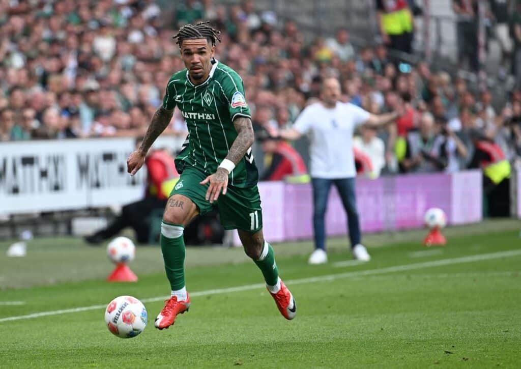 Bringt Werder Bremen (im Bild: Justin Njinmah) am 33. Spieltag der Bundesliga den Klassenerhalt in trockene Tücher? (© dpa picture alliance / Alamy Stock Photo) Bundesliga Außenseiter Tipps 33. Spieltag