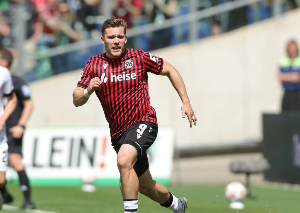 Holt sich Hannover (im Bild: Benjamin Källman) in Bochum einen wichtigen Auswärtssieg im Aufstiegsrennen? (© dpa picture alliance / Alamy Stock Photo) Bochum Hannover Tipp