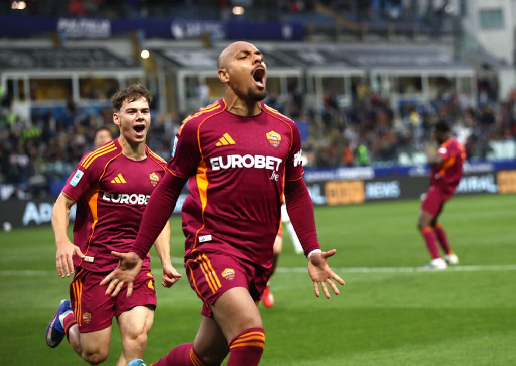 Kann sich AS Rom (im Bild: Donyell Malen) mit einem Sieg im Stadtderby sogar noch für die Champions League aufdrängen? (© Independent Photo Agency / Alamy Stock Photo) Serie A 37. Spieltag Wett-Tipps