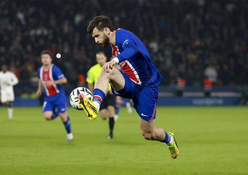 Feiert PSG (im Bild: Khvicha Kvaratskhelia) in Lens den Gewinn des Hexagoals? (© Independent Photo Agency / Alamy Stock Photo) Lens PSG Tipp