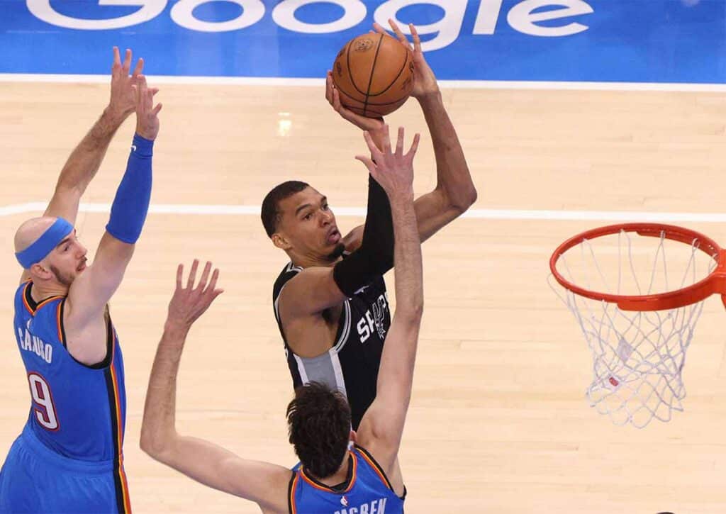 Setzen sich Victor Wembanyama (im Bild) & die San Antonio Spurs erneut gegen Oklahoma City Thunder durch? (© Associated Press / Alamy Stock Photo) Oklahoma City Thunder San Antonio Spurs Tipp