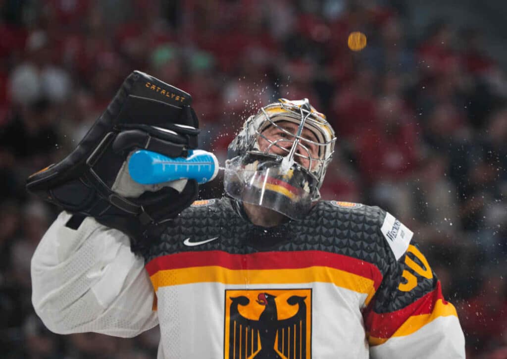 Erledigt Deutschland mit Goalie Philipp Grubauer gegen Großbritannien bei der Eishockey WM 2026 die eigenen Hausaufgaben? (© SPP Sport Press Photo. / Alamy Live News) Erledigt Deutschland mit Goalie Philipp Grubauer gegen Großbritannien bei der Eishockey WM 2026 die eigenen Hausaufgaben?