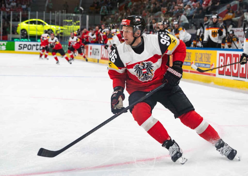 Überrascht Österreich (im Bild: Mario Huber) bei der Eishockey WM gegen Finnland? (© SPP Sport Press Photo. / Alamy Live News) Überrascht Österreich (im Bild: Mario Huber) bei der Eishockey WM gegen Finnland?