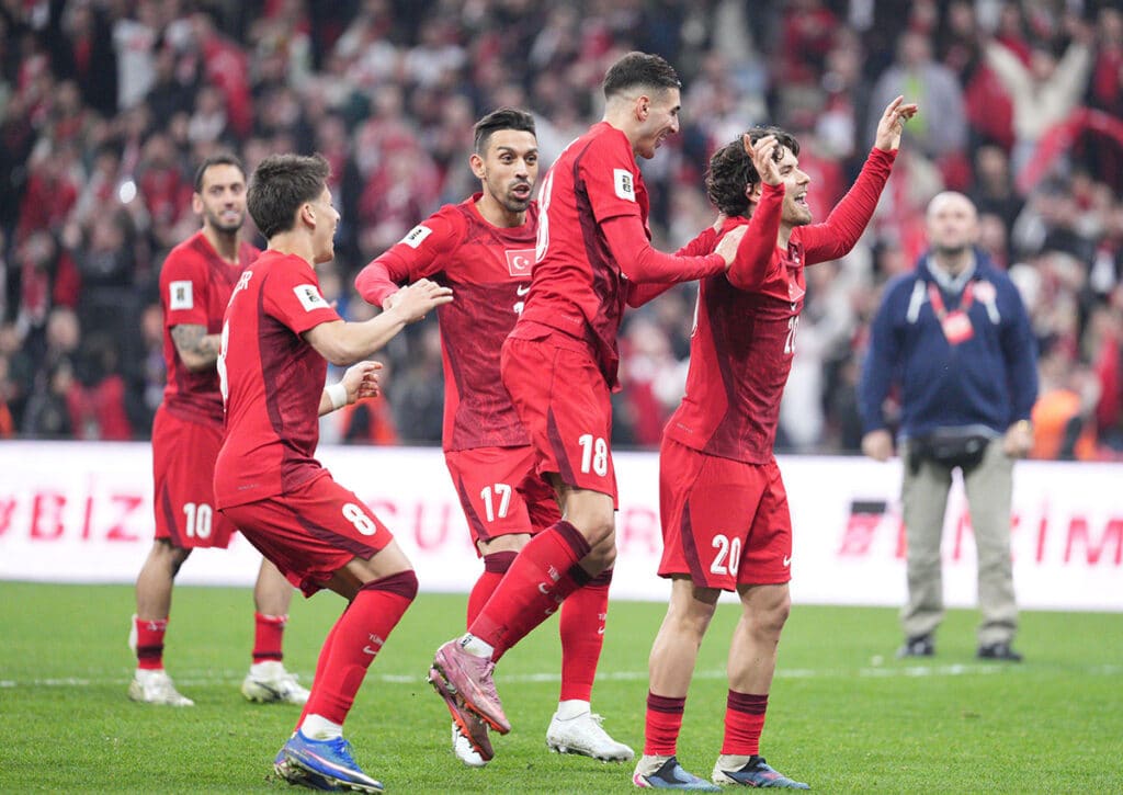 Schießt sich die Türkei (im Bild: Ferdi Kadioglu) gegen Nordmazedonien für die WM 2026 warm? (© SPP Sport Press Photo. / Alamy Live News) Türkei vs. Nordmazedonien Tipp