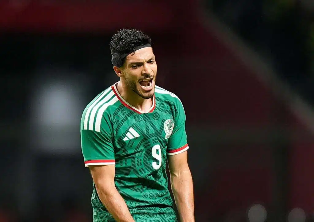 Marcel und die WM KI Prognose von BETSiE sehen für Co-Gastgeber Mexiko (im Bild: Jimenez) einen positiven Start! (© Associated Press / Alamy Stock Photo) WM KI Prognose vom 11.6.