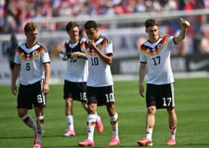 Startet Deutschland mit einem Kantersieg ins Turnier? Die "BETSiE" hat ihre Zweifel... (© Associated Press / Alamy Stock Photo) Startet Deutschland mit einem Kantersieg ins Turnier? Die "BETSiE" hat ihre Zweifel...