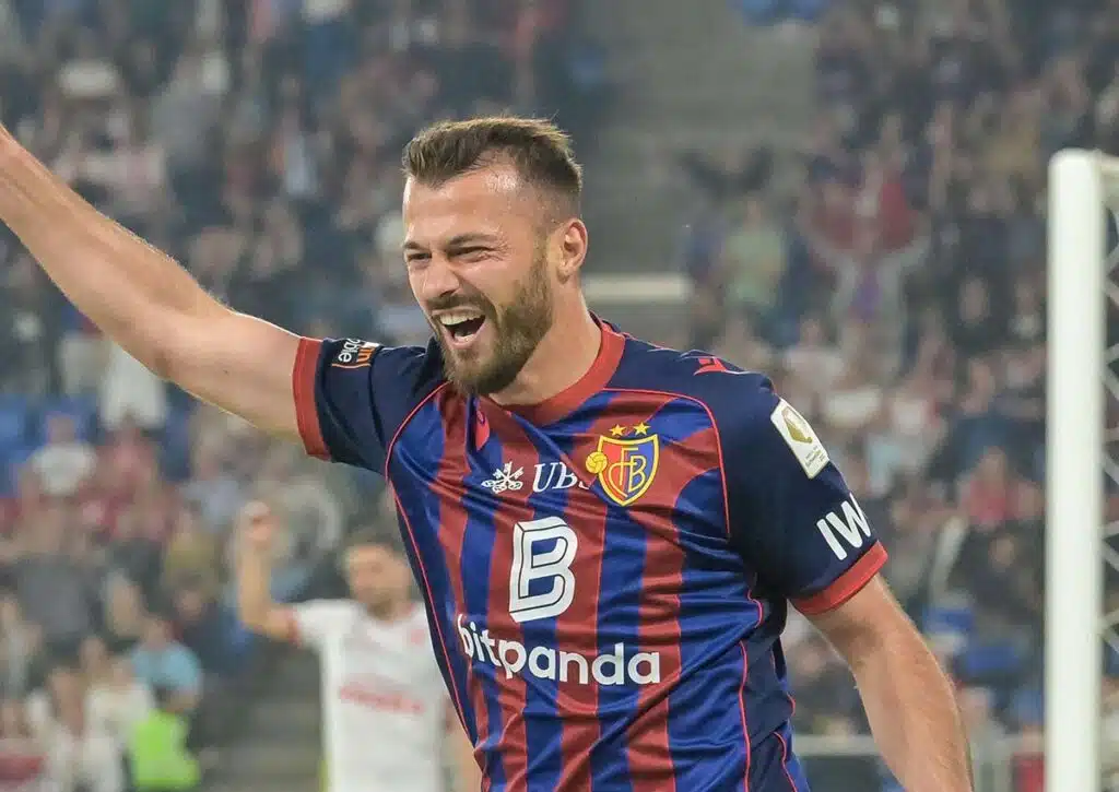 Ist der FC Basel (im Bild: Ajeti) gegen Servette Genf im Nachteil? (© Eibner-Pressefoto / Alamy Stock Photo) Servette Genf FC Basel Tipp