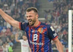 Ist der FC Basel (im Bild: Ajeti) gegen Servette Genf im Nachteil? (© Eibner-Pressefoto / Alamy Stock Photo) Servette Genf FC Basel Tipp