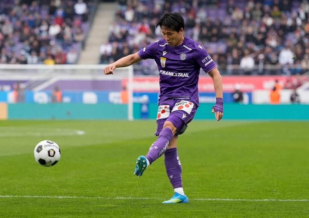 Holt sich Austria Wien (im Bild: Lee Tae-seok) auswärts bei Liepaja den ersten Sieg der Saison 2026/27? (© APA-Images / Alamy Stock Photo) Liepaja Austria Wien Tipp
