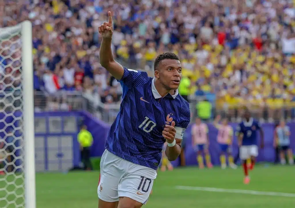 Nach dem harten Kampf gegen Paraguay: Wird Frankreich (im Bild: Kylian Mbappé) auch im Viertelfinale der Favoritenrolle gerecht? (© Associated Press / Alamy Stock Photo) WM 2026 Favoriten Tipps von Profis - Viertelfinale