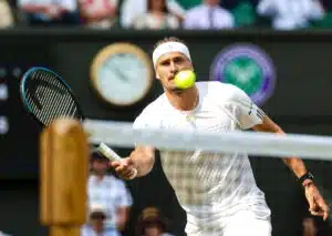 Komplettiert Alexander Zverev (im Bild) in Wimbledon ausgerechnet gegen Angstgegner Jannik Sinner den Channel Slam? (© Frank Molter / Alamy Stock Photo) Jannik Sinner Alexander Zverev Tipp