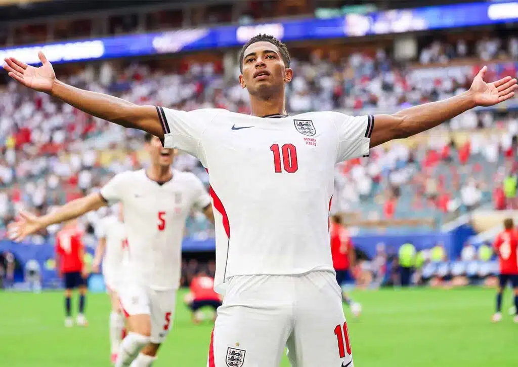 Zerplatzt England (im Bild: Jude Bellingham) Argentiniens Traum von der Titelverteidigung? (© Associated Press / Alamy Stock Photo) England Argentinien Tipp