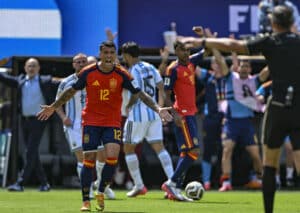 Nicht alle waren mit Entscheidungen und Entwicklungen bei dieser WM zufrieden - auch nicht die Experten! (© ZUMA Press, Inc. / Alamy Stock Photo) Spanien WM 2026 Schiedsrichter